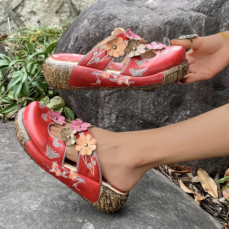 Noelle™ – Rote Ledersandalen mit Blumenmuster im Retro-Stil