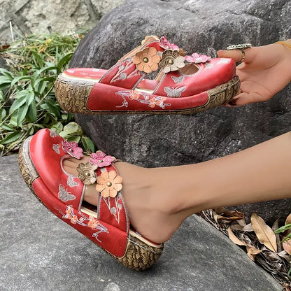 Noelle™ – Rote Ledersandalen mit Blumenmuster im Retro-Stil
