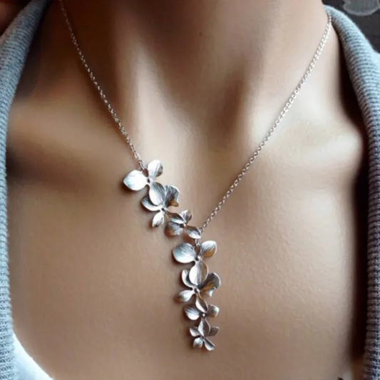 Elara™ Blumenhalskette