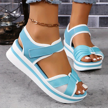 Ada™ - Sandalen mit gekreuzten Riemen