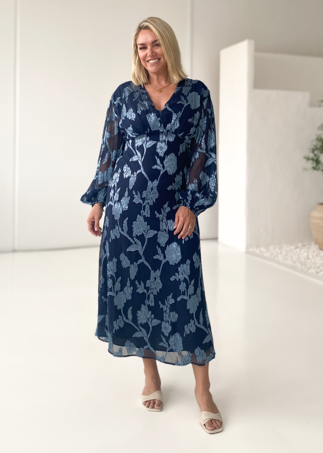 Aveline™ – Maxikleid mit Pink Splash Muster