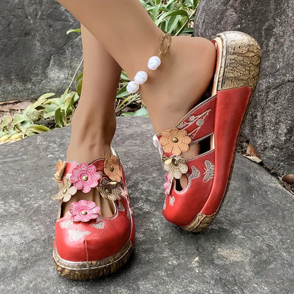 Noelle™ – Rote Ledersandalen mit Blumenmuster im Retro-Stil
