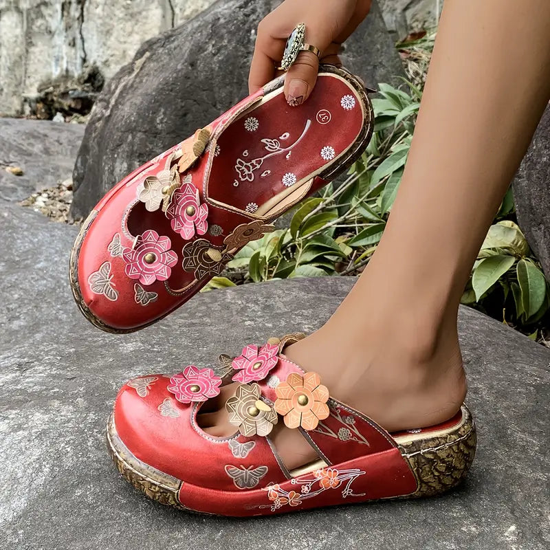 Noelle™ – Rote Ledersandalen mit Blumenmuster im Retro-Stil